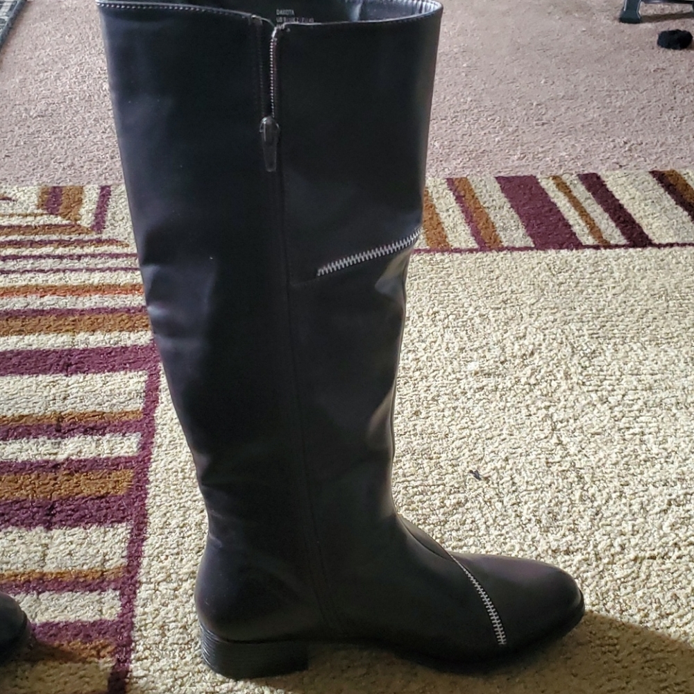 Boots - Picture 3 of 3